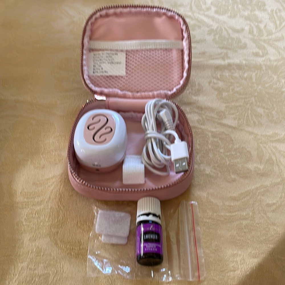 Laura Ashley Travel Oil Diffuser with Pouch - Picture 3 of 4